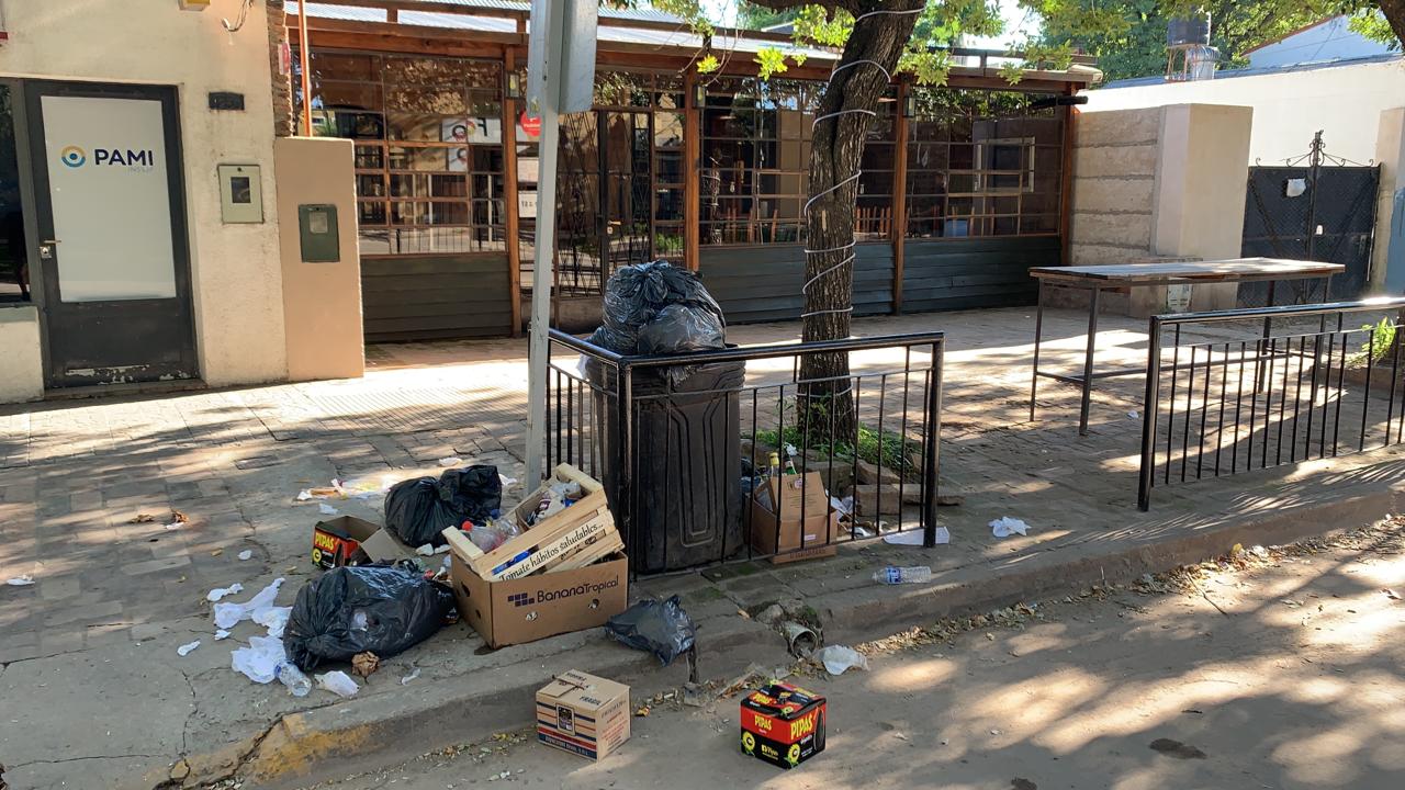 Bares y basura: empresario se disculpa y le pide más contenedores al municipio